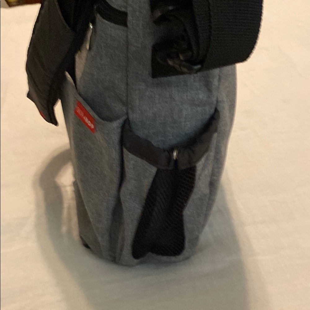 Skip Hop Gray Messenger Bag or Duo Signature Diaper Bag - Picture 4 of 7